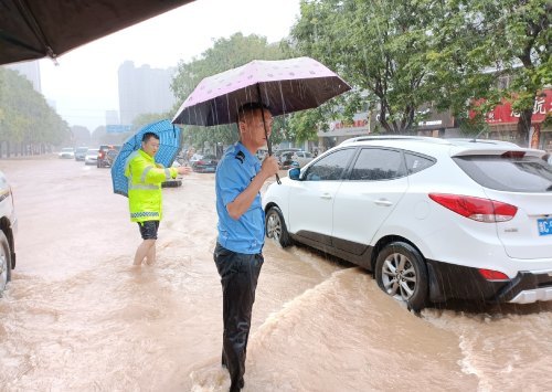 加大應急保障措施，積極應對強降雨天氣